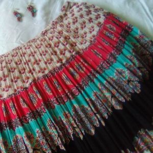 Skirt and earrings to match